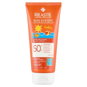 Rilastil Sun System – Fotoprotector Corporal Velluto Baby con SPF 50+, Respetuoso con el Medio Ambiente y Resistente al Agua, De 3 a 14 años – 200ml